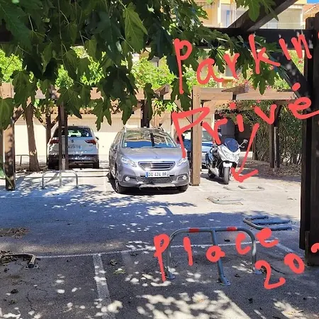 Appart Le Lavandou アパート ル・ラヴァンドゥー