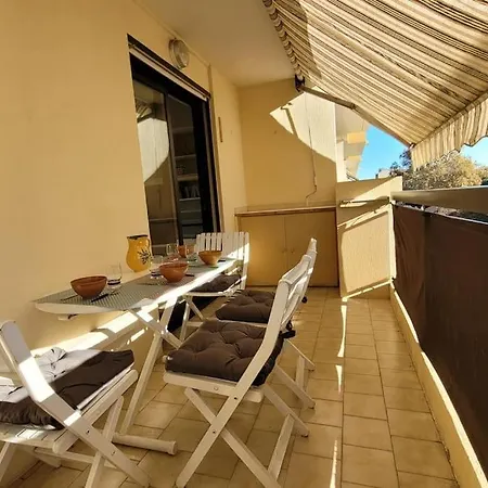 Appart le Lavandou (le st James) 2 étoiles *